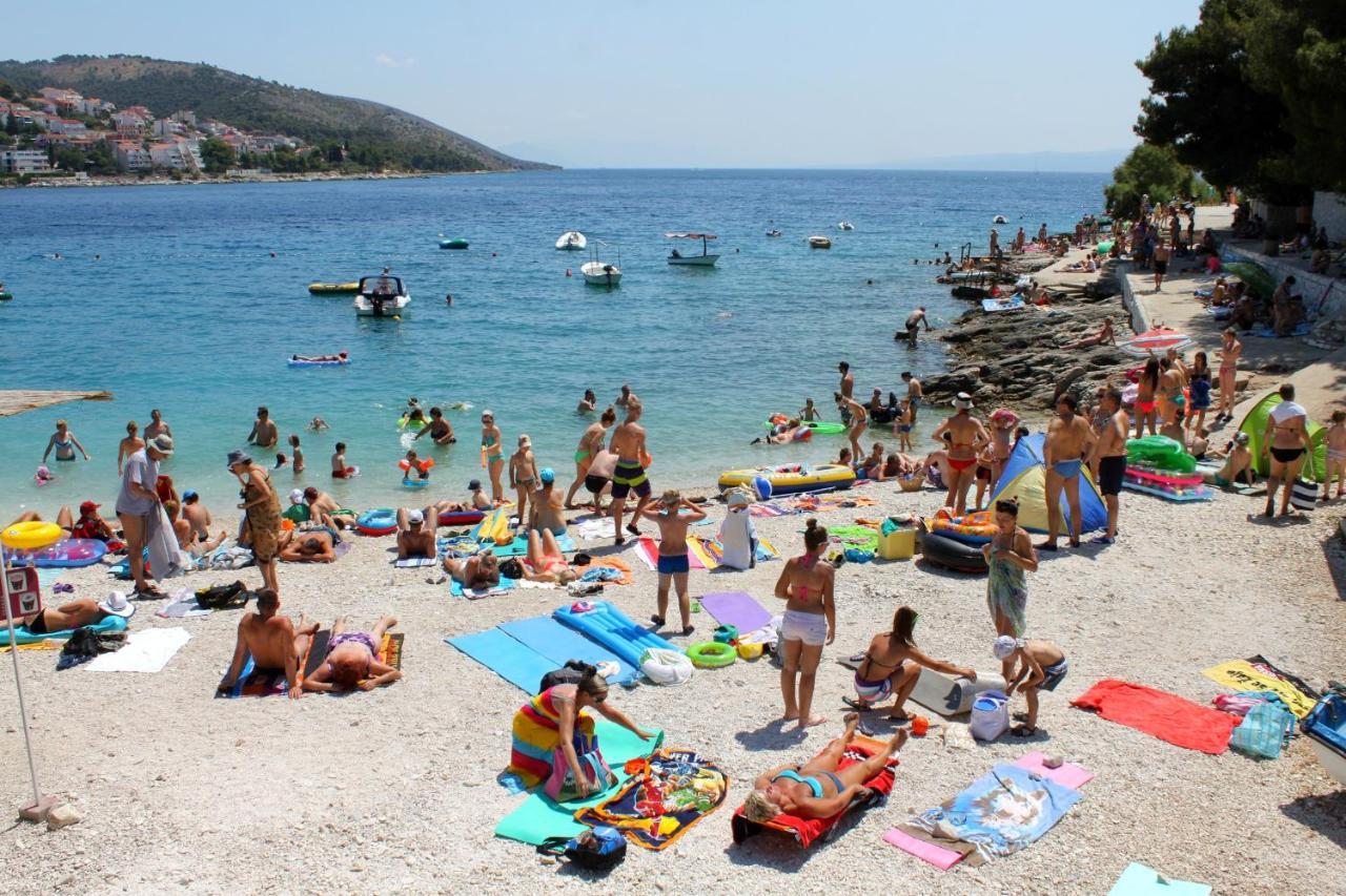 Family Friendly Apartments With A Swimming Pool Businci, Ciovo - 11232 Trogir Exterior foto