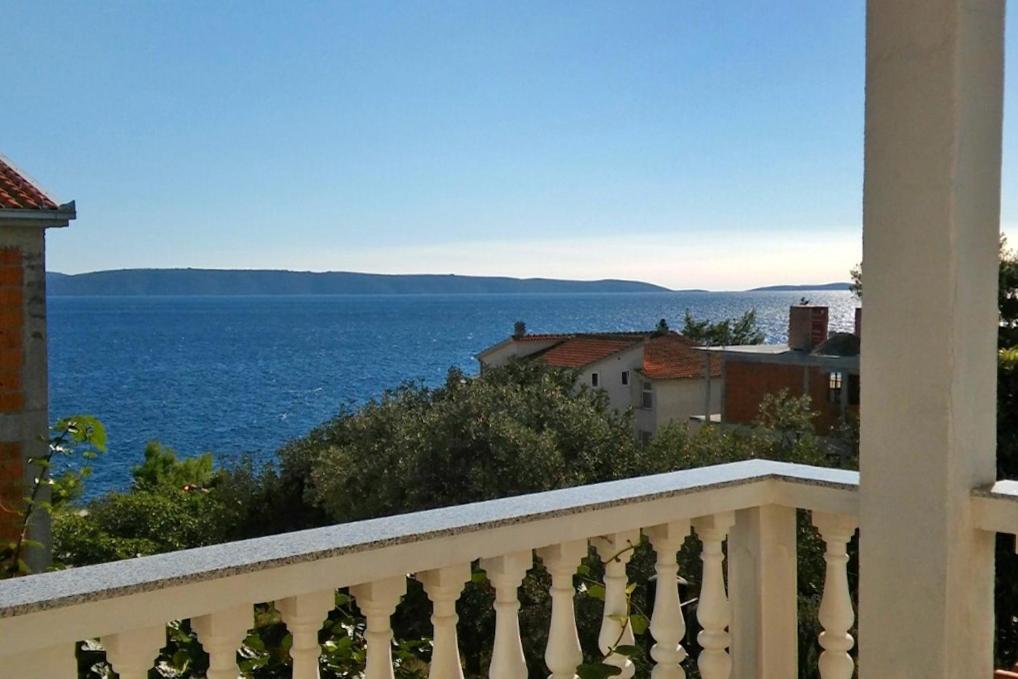 Family Friendly Apartments With A Swimming Pool Businci, Ciovo - 11232 Trogir Exterior foto