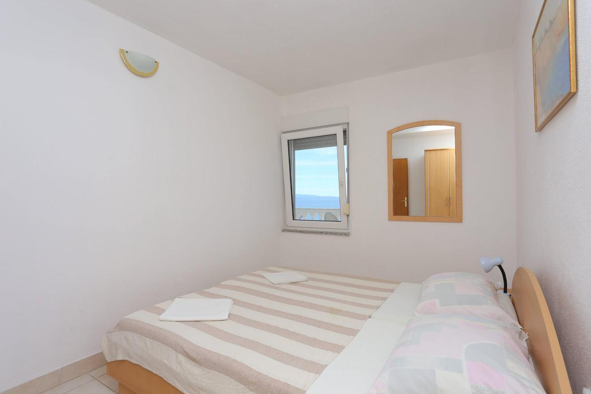 Family Friendly Apartments With A Swimming Pool Businci, Ciovo - 11232 Trogir Zimmer foto