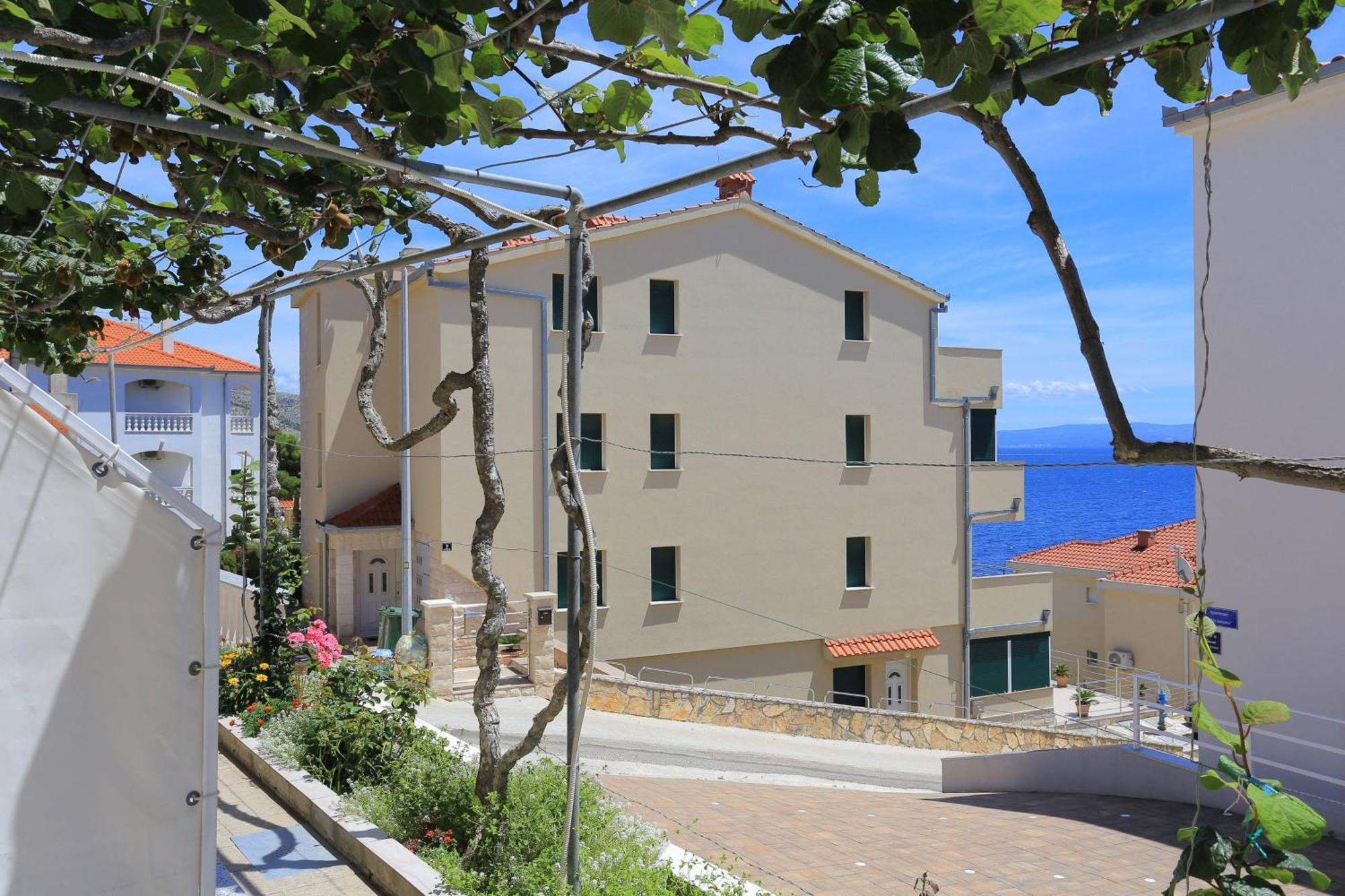 Family Friendly Apartments With A Swimming Pool Businci, Ciovo - 11232 Trogir Exterior foto