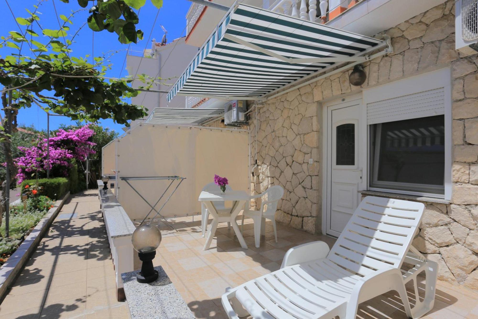Family Friendly Apartments With A Swimming Pool Businci, Ciovo - 11232 Trogir Exterior foto