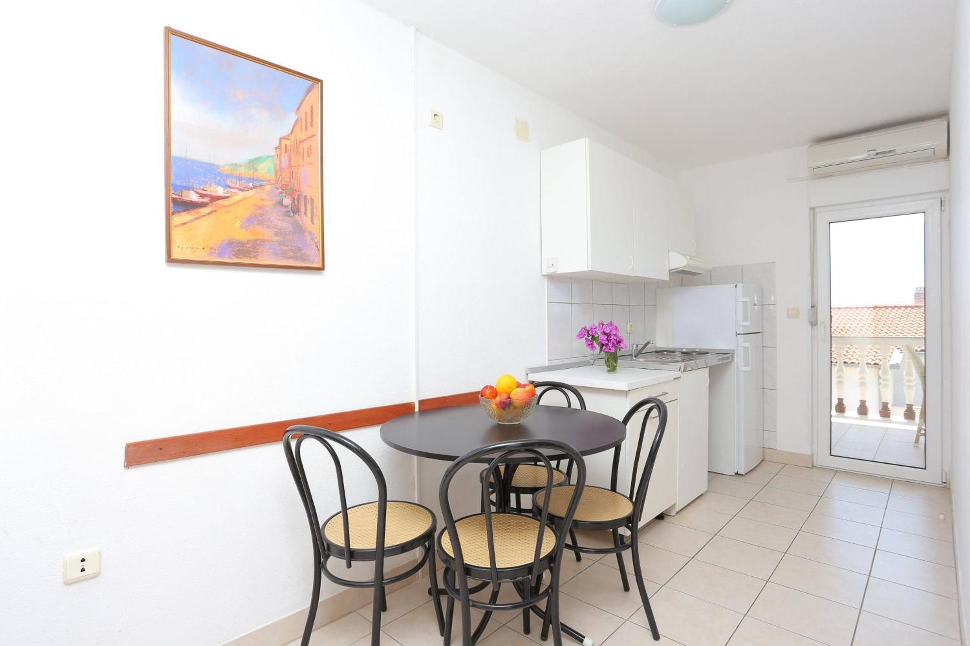 Family Friendly Apartments With A Swimming Pool Businci, Ciovo - 11232 Trogir Exterior foto