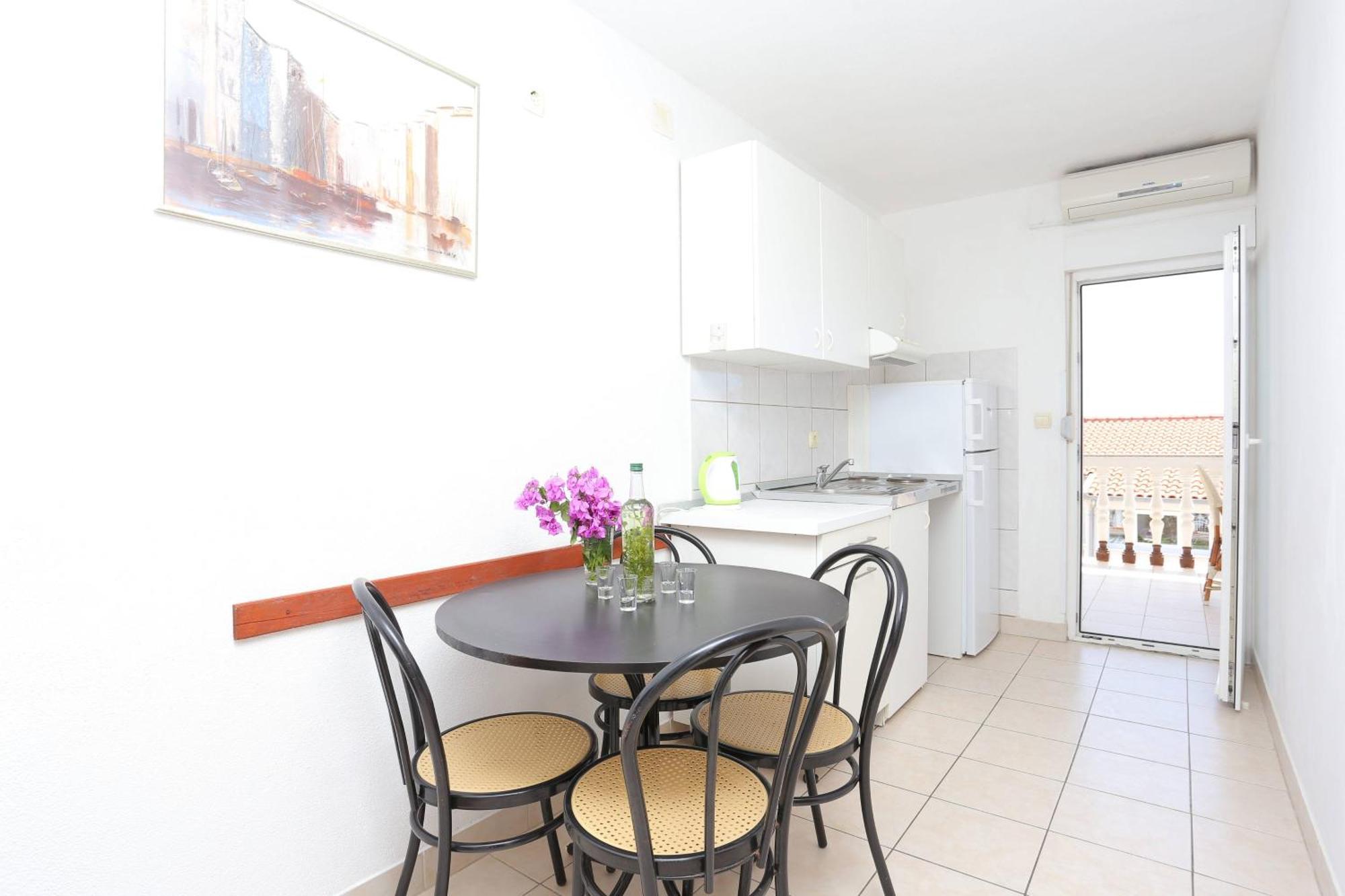 Family Friendly Apartments With A Swimming Pool Businci, Ciovo - 11232 Trogir Exterior foto
