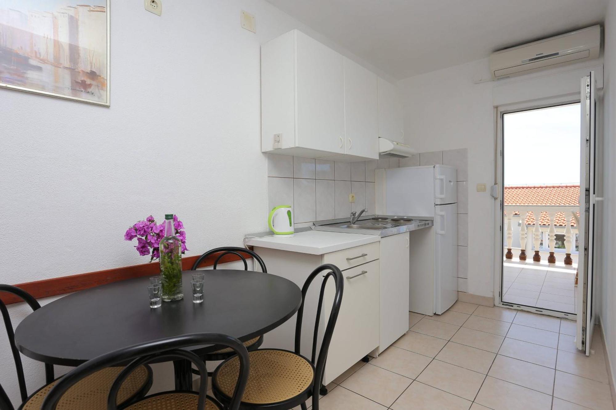 Family Friendly Apartments With A Swimming Pool Businci, Ciovo - 11232 Trogir Exterior foto